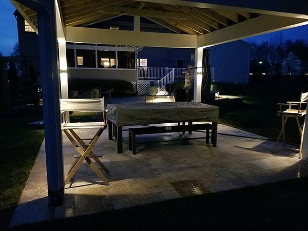 Relax On Large Multi Level Deck With Covered Patio